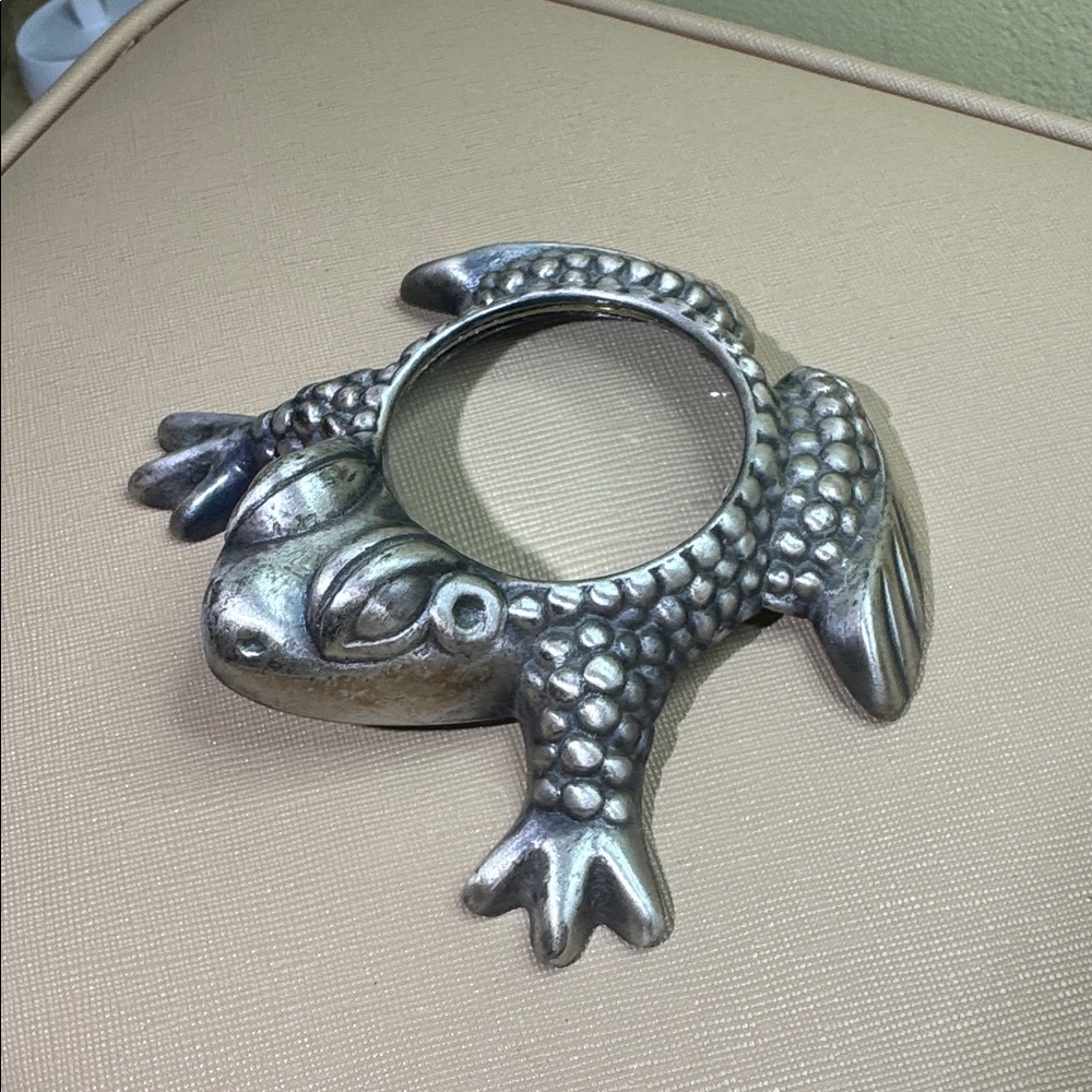 Vintage Bombay pewter textured paperweight/magnifier frog